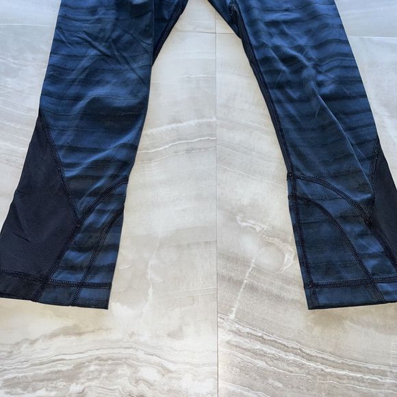 Lululemon Women's 4 Run Inspire Crop 2 Full On Luxtreme MeshGood Vibes Deep Navy - Picture 2 of 11